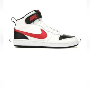 Boys size 6y Nike tennis shoes.